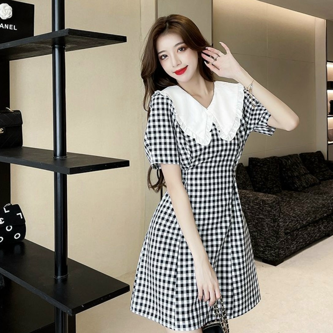 Đầm caro đen cổ trắng thắt nơ