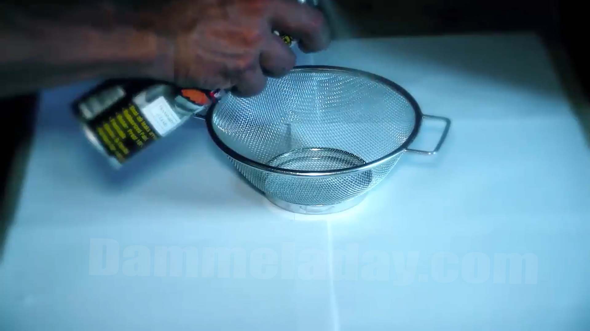 Sơn xịt chống dột chống thấm đa năng Leak Sealer Bosny