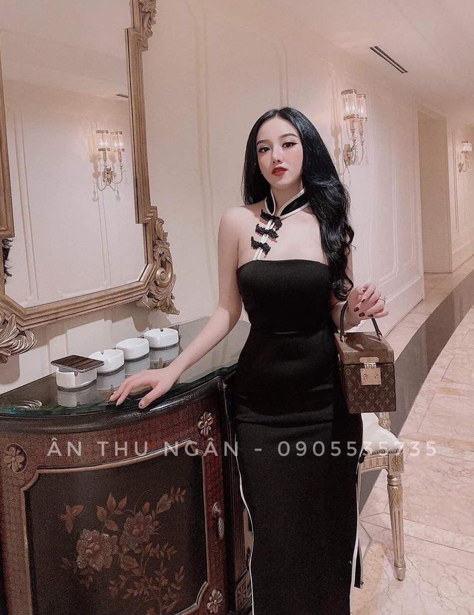Đầm sườn xám cổ cách tân viền