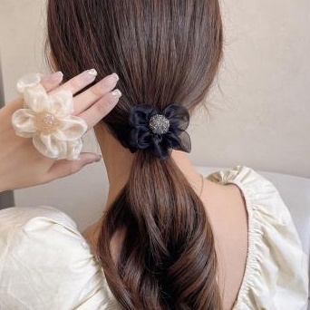 Cột tóc voan trơn đính hoa trắng thanh lịch