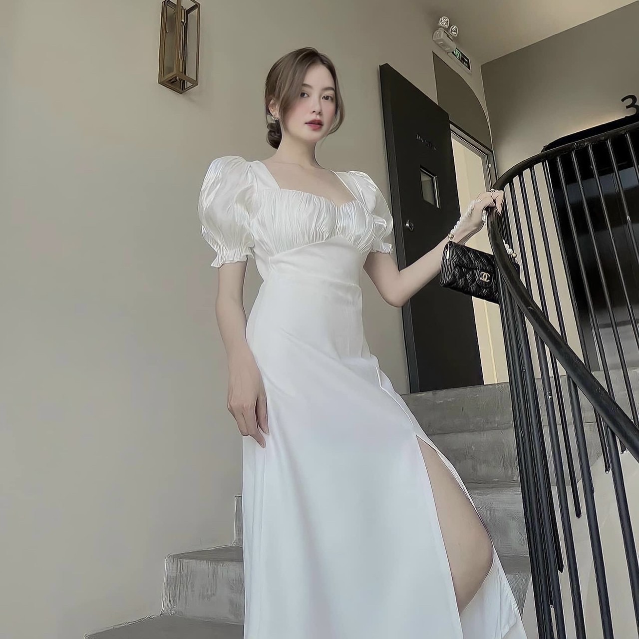 Đầm trắng nhúng ngực xẻ tà v5