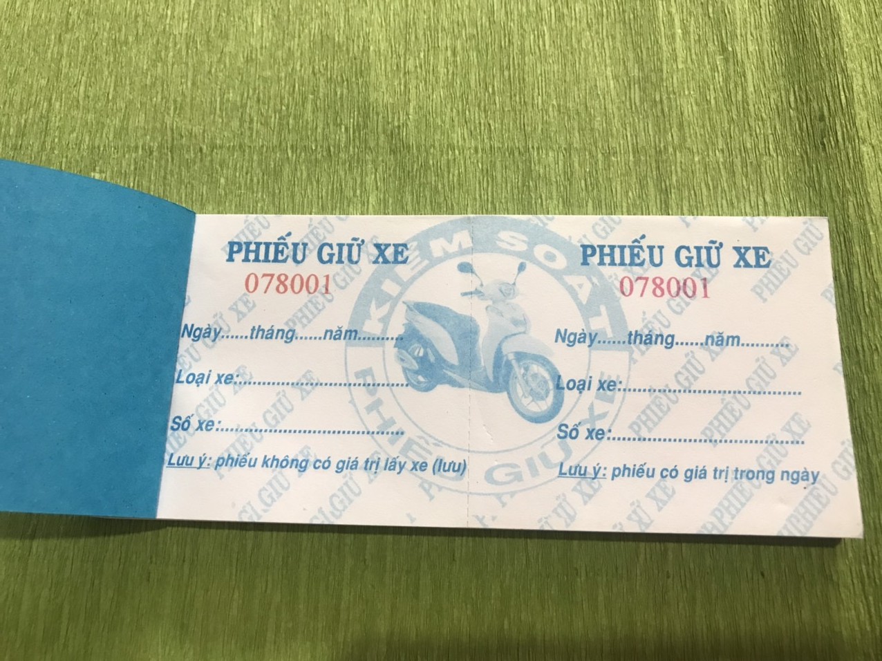 Bộ 20 cùi vé giữ xe 1 cuốn có 100 số đã in số sẵn, giấy đẹp