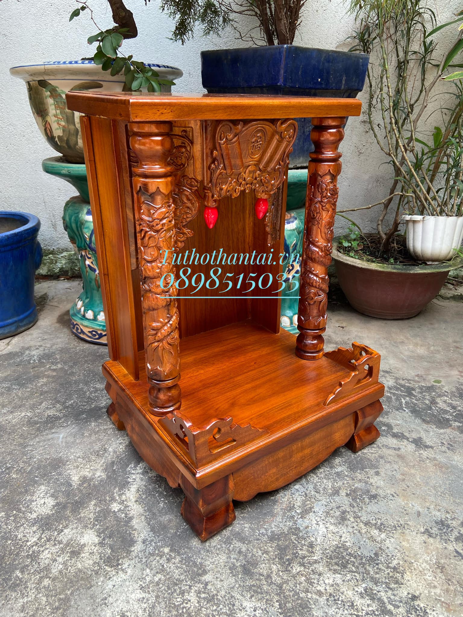 Bàn thờ thần tài ông địa