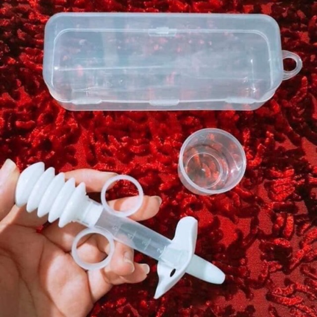 DỤNG CỤ UỐNG CHO BÉ DẠNG XI LANH TIỆN LỢI