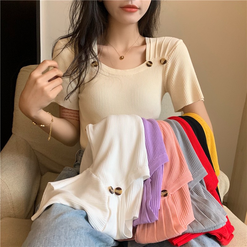 Áo thun ngắn tay cổ vuông phối nút T303