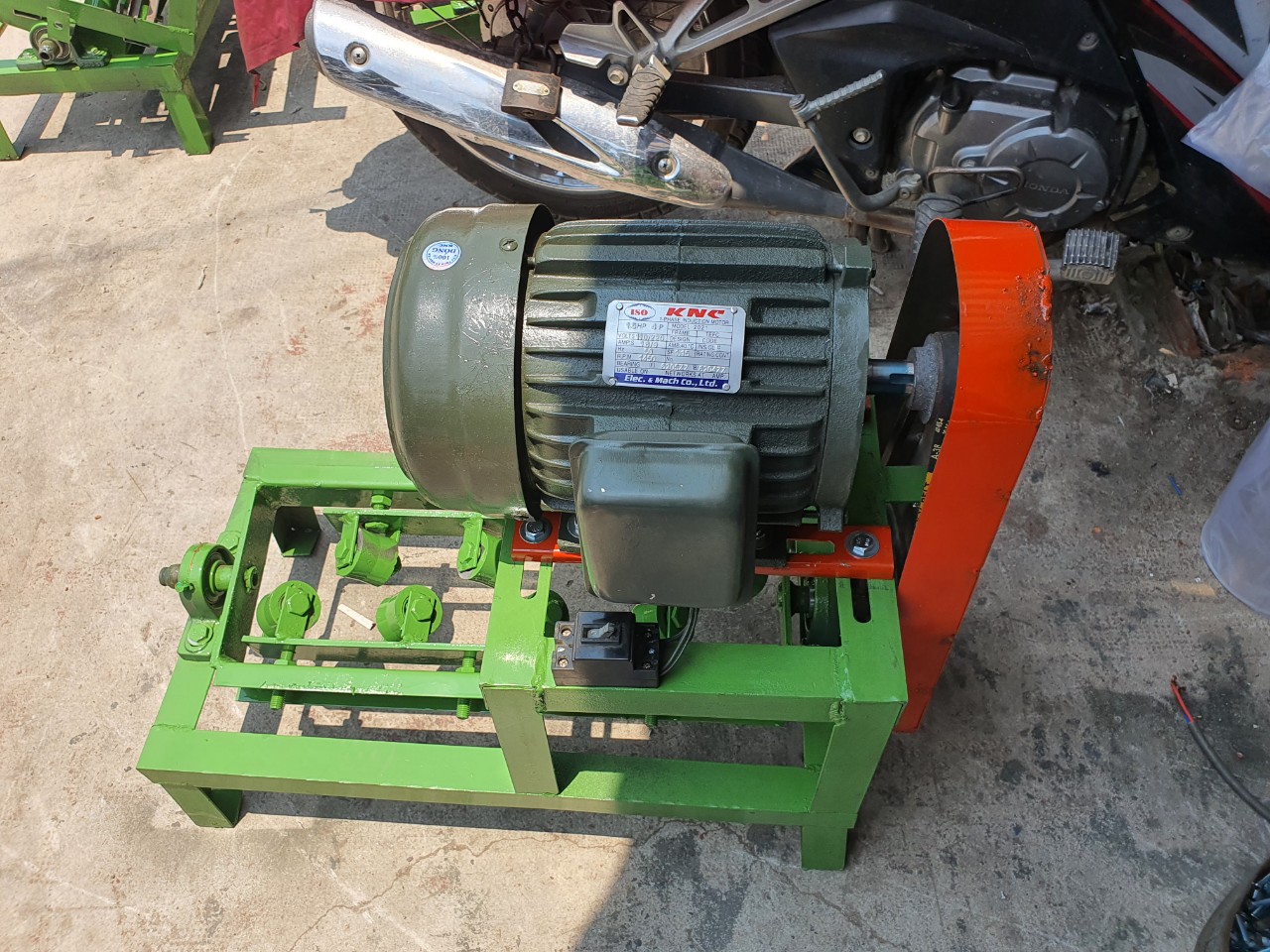 Máy duỗi sắt trung  ( có motor)