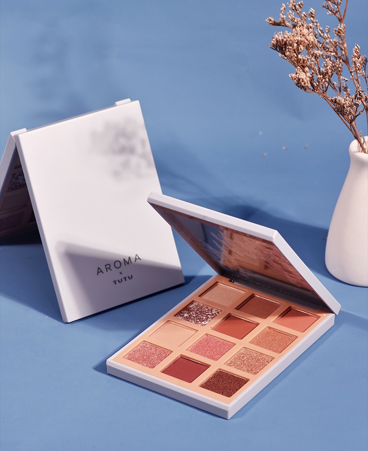 Phấn mắt 12 Ô Màu TUTU AROMA Multicolored Blue Eyeshadow Hot Trend