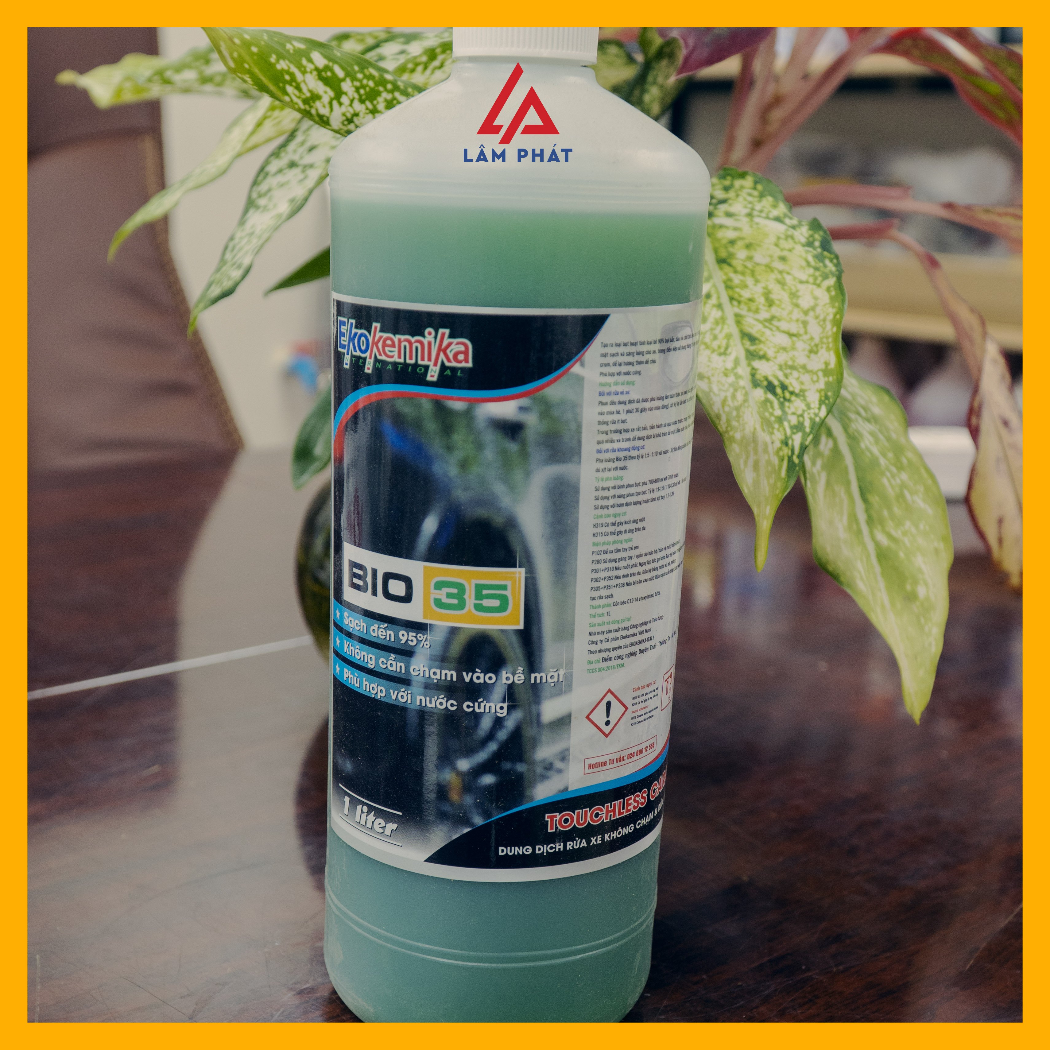 Dung dịch rửa xe không chạm Ekokemika Bio35 chai 1L