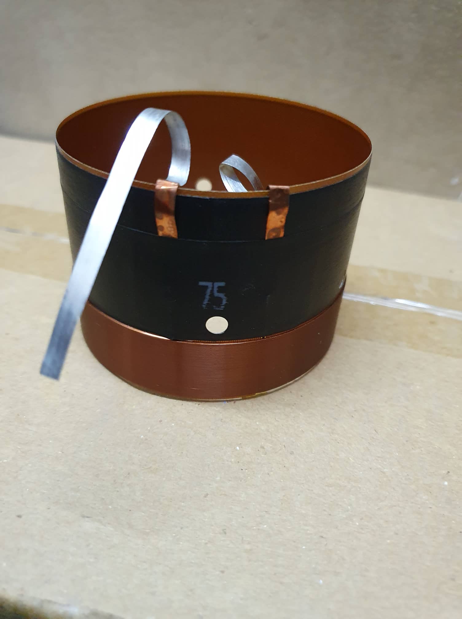 côn loa 75 dây dẹt