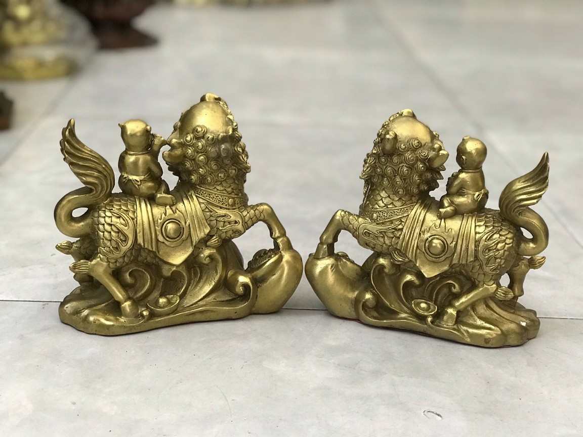 Tượng cặp kỳ lân cưỡi trẻ bằng đồng MS96