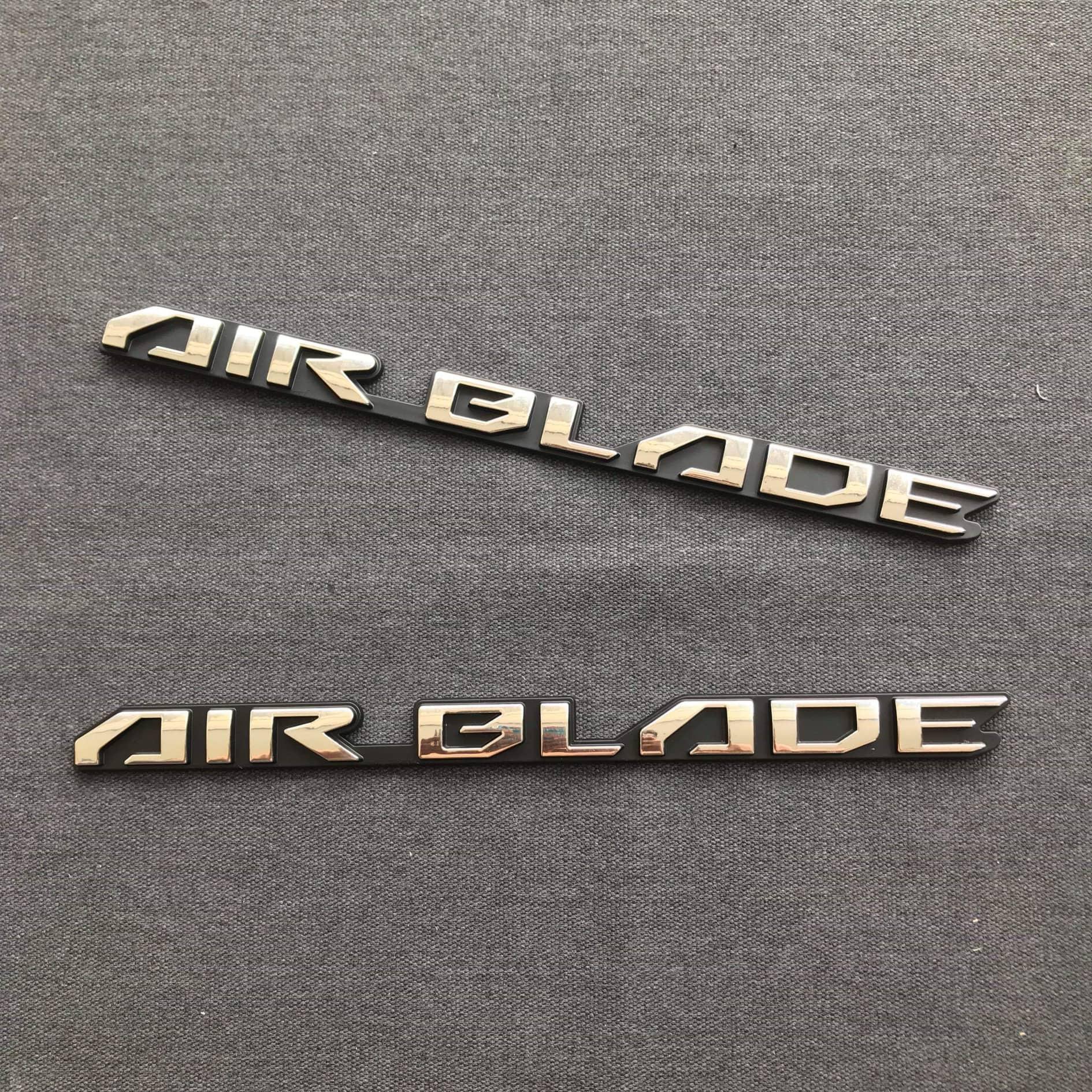 [SIÊU GIẢM] TEM CHỮ DÁN XE AIRBLADE NỔI (2 CHỮ MÀU BẠC)