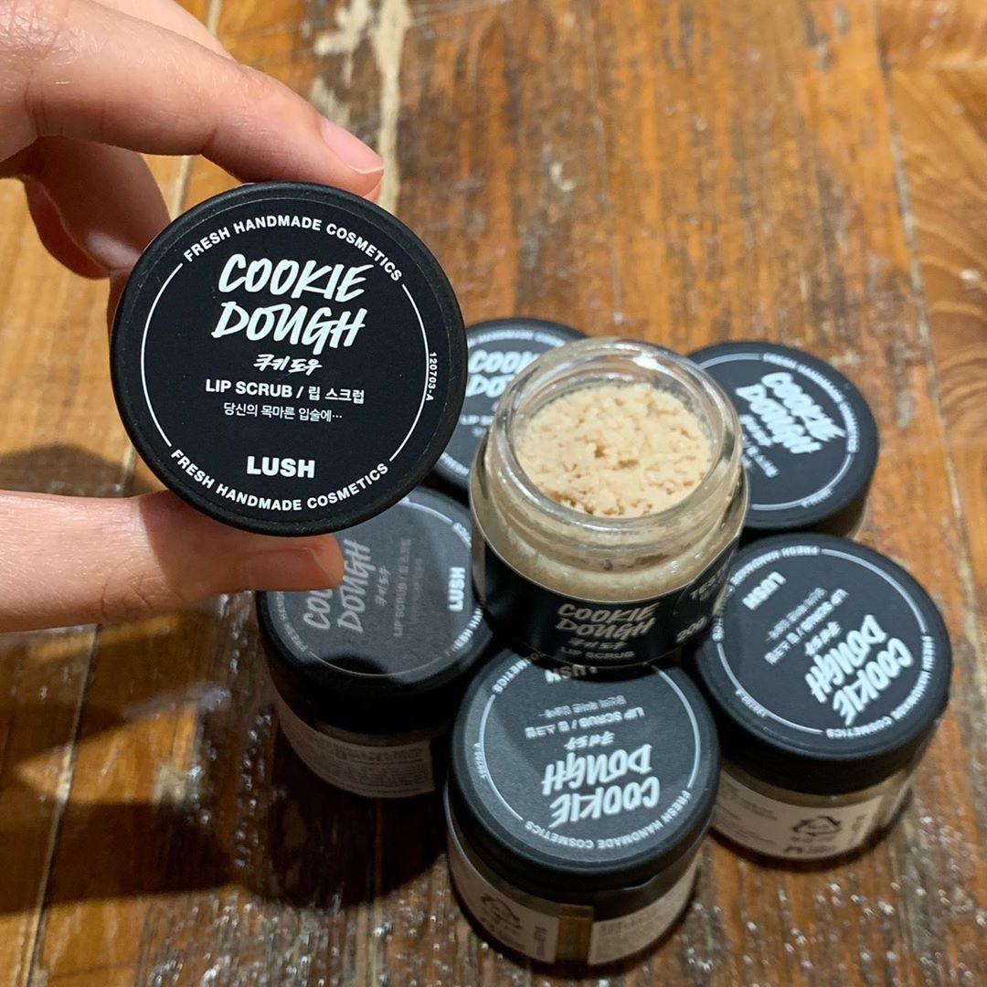 [HCM]Tẩy da chết môi LUSH - Cookie Dough lipscrub