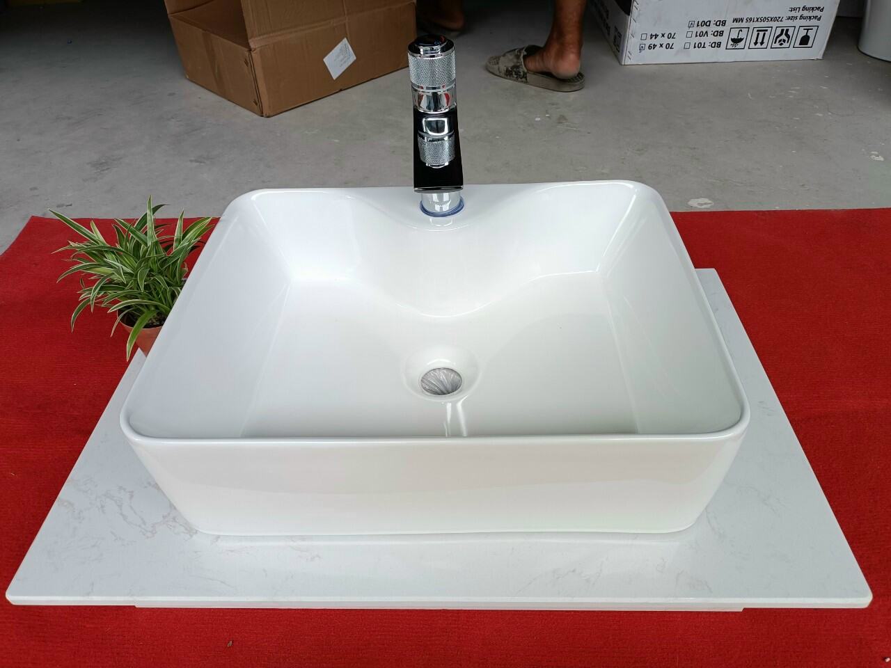 Combo bàn đá và lavabo. Giá gốc 3900000đ.