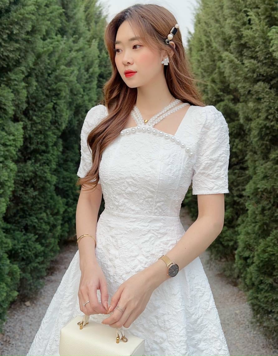 Đầm dự tiệc cưới mẫu mới chất vải gấm hoa cổ yếm sang chảnh váy tiểu thư màu trắng dáng xòe midi thanh lịch