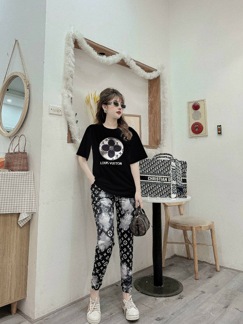 Bộ thun form rộng họa tiết 3D in hoa 4 lá bạc màu