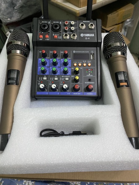 Bàn Mixer G4 live stream được hỗ trợ màn hình LED có bluetooth kiêm 2 mic không dây tiện cho oto loa kéo và các loa khác