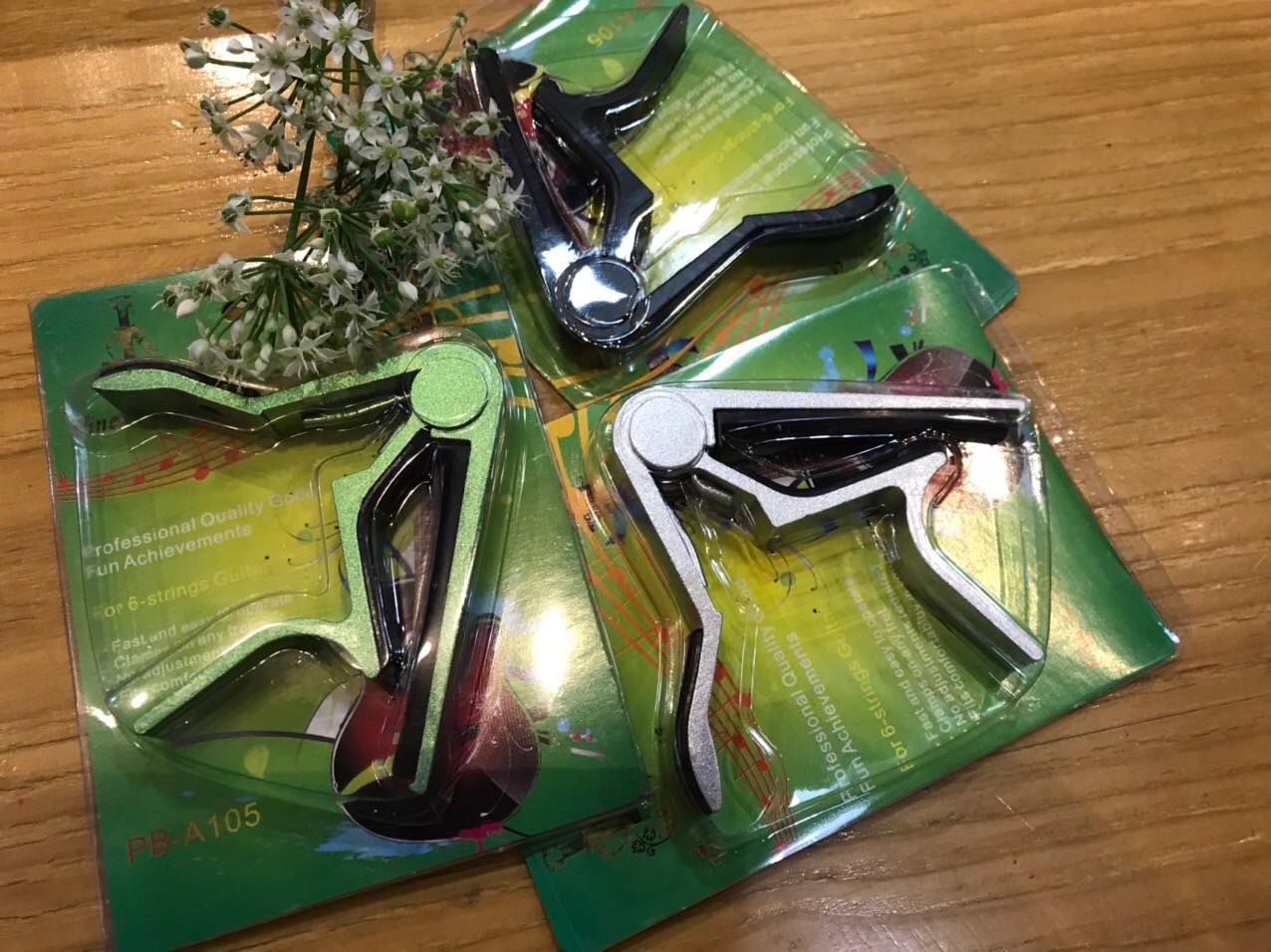 Capo cho đàn Guitar màu xanh chất lượng