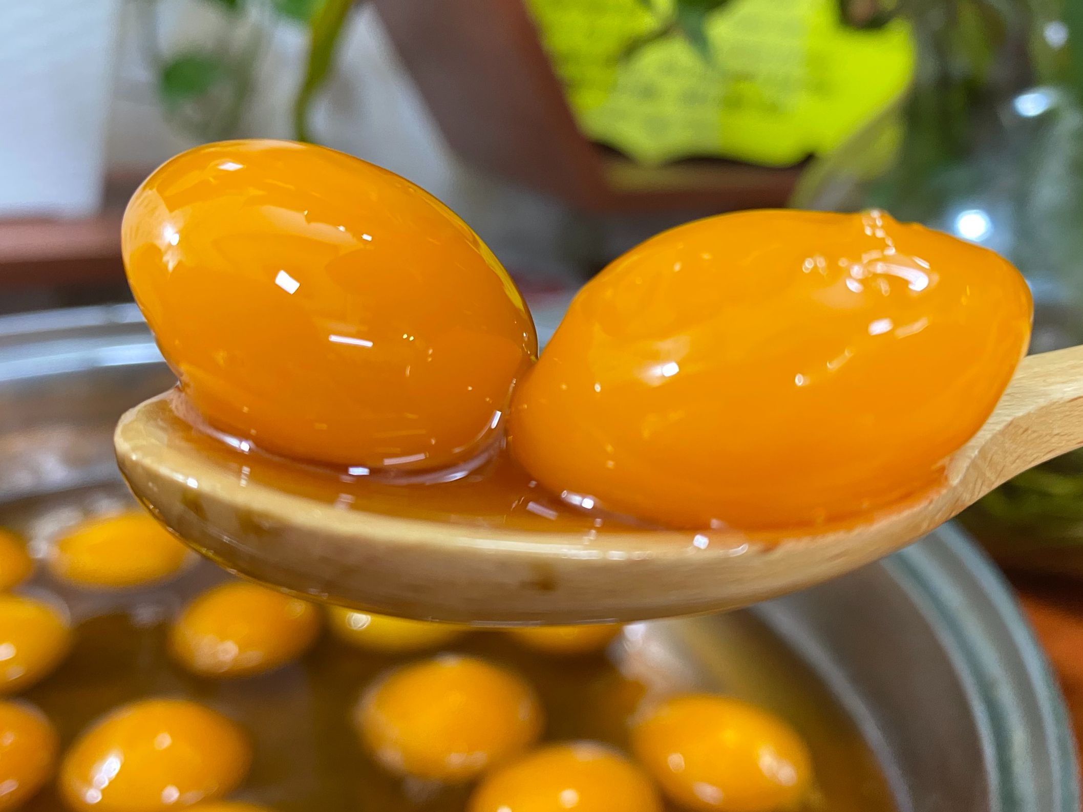 Lòng đỏ trứng gà ngâm mật ong