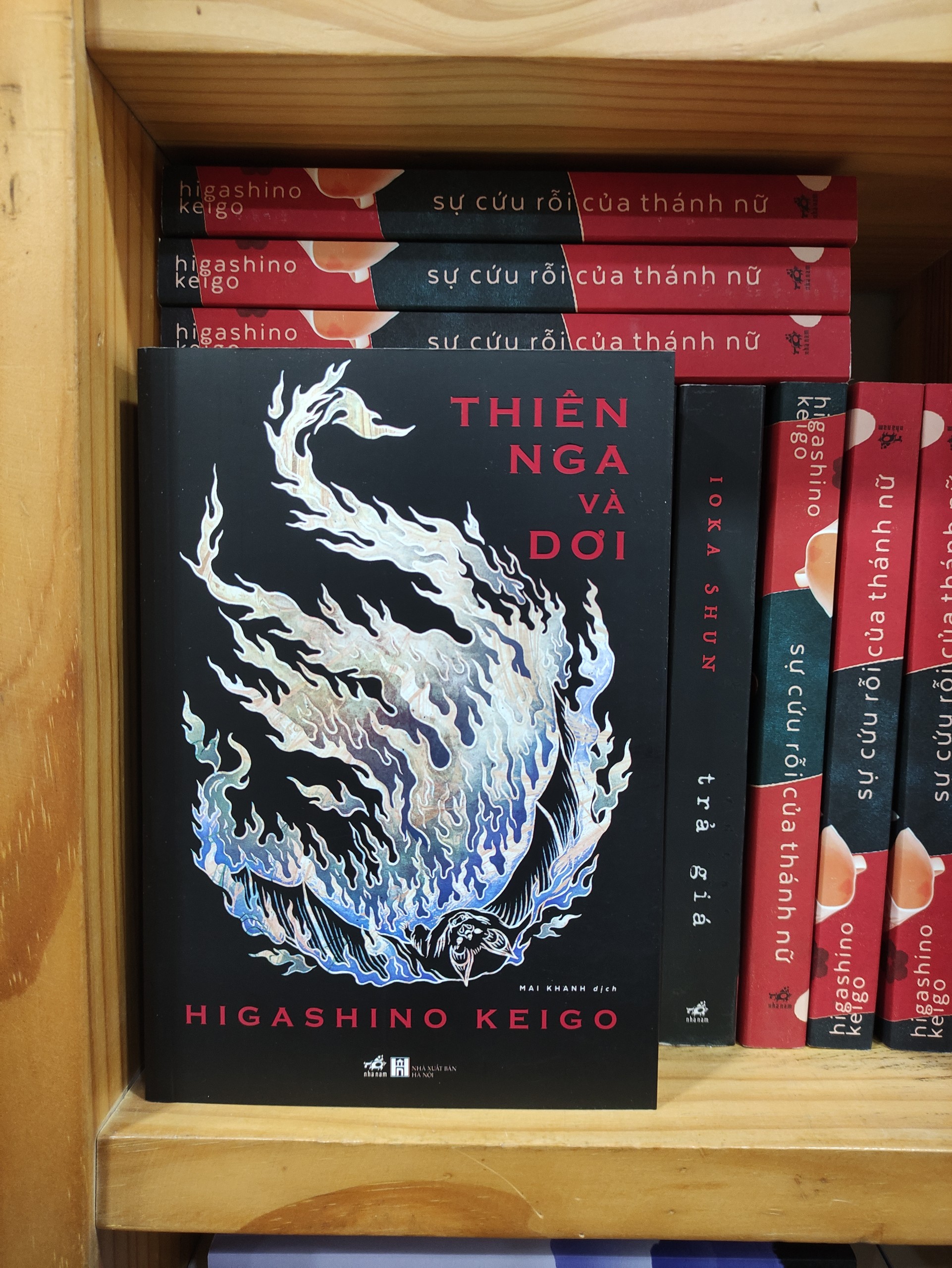 Sách - Thiên nga và dơi (Higashino Keigo) (Nhã Nam HCM)