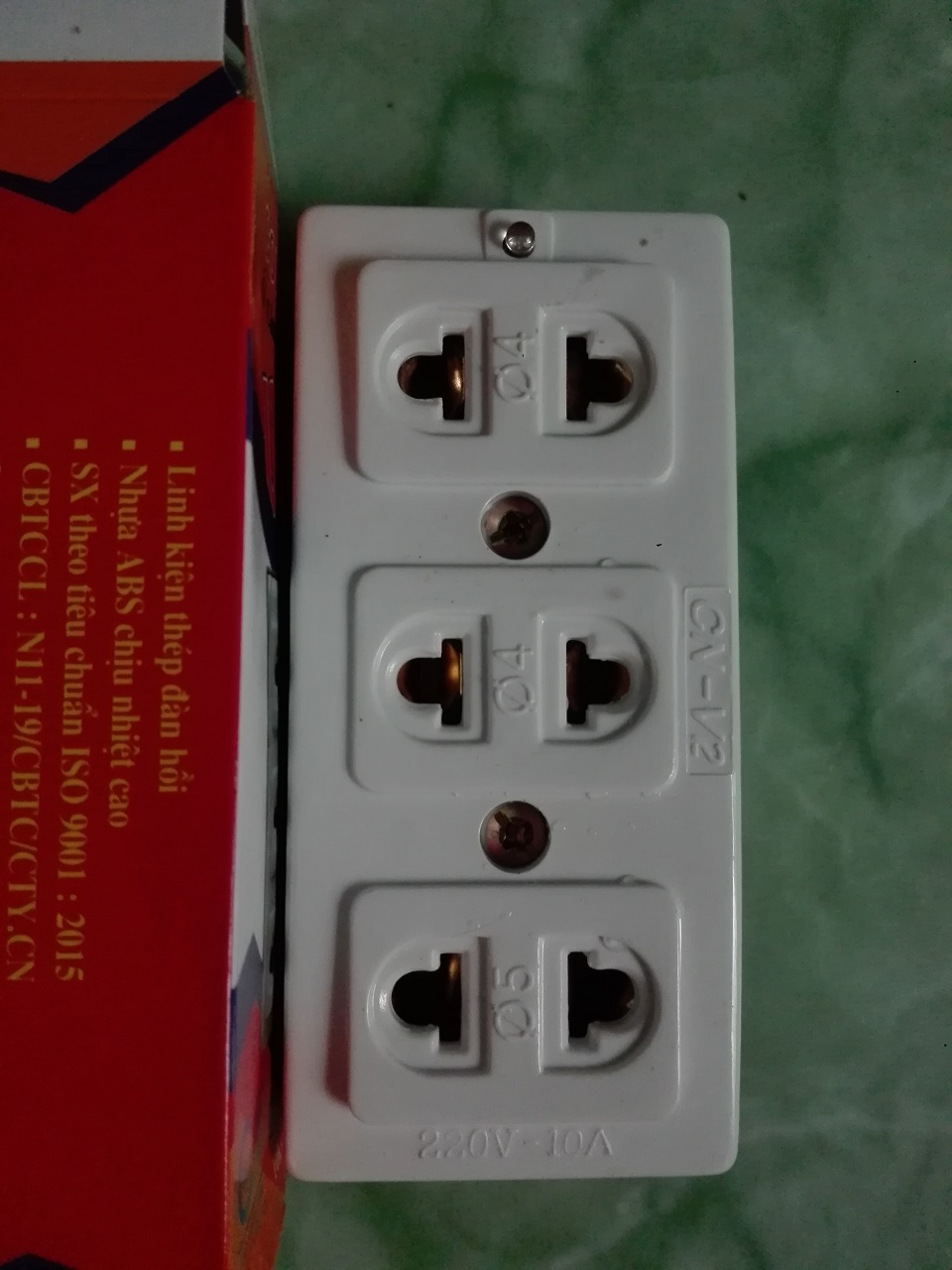 Ổ cắm điện 3 lổ  Conip V2