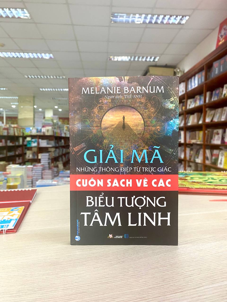 Sách - Cuốn sách về các biểu tượng tâm linh-Vanlangbooks