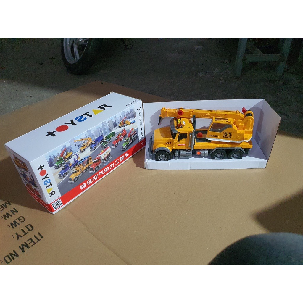 Children large model simulation fire truck, cleaning car, garbage car, traffic rescue car, concrete mixer truck lifting truck Ben Tre excavator crane with super loud light for kids