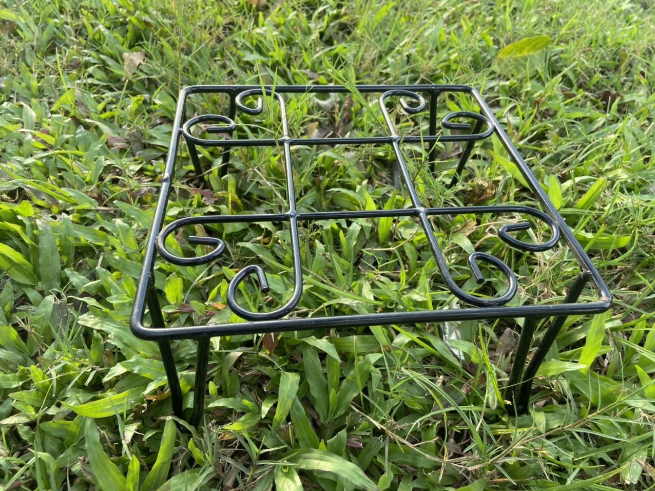 Đế sắt chân , chân đôn để chậu cây, chậu hoa