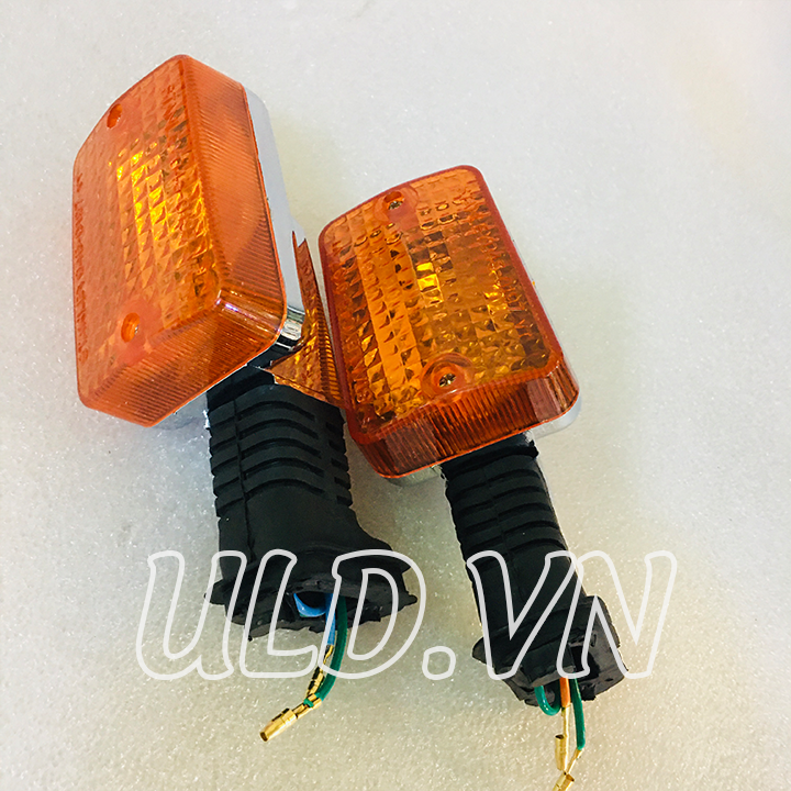ĐÈN XI NHAN SAU XE 82