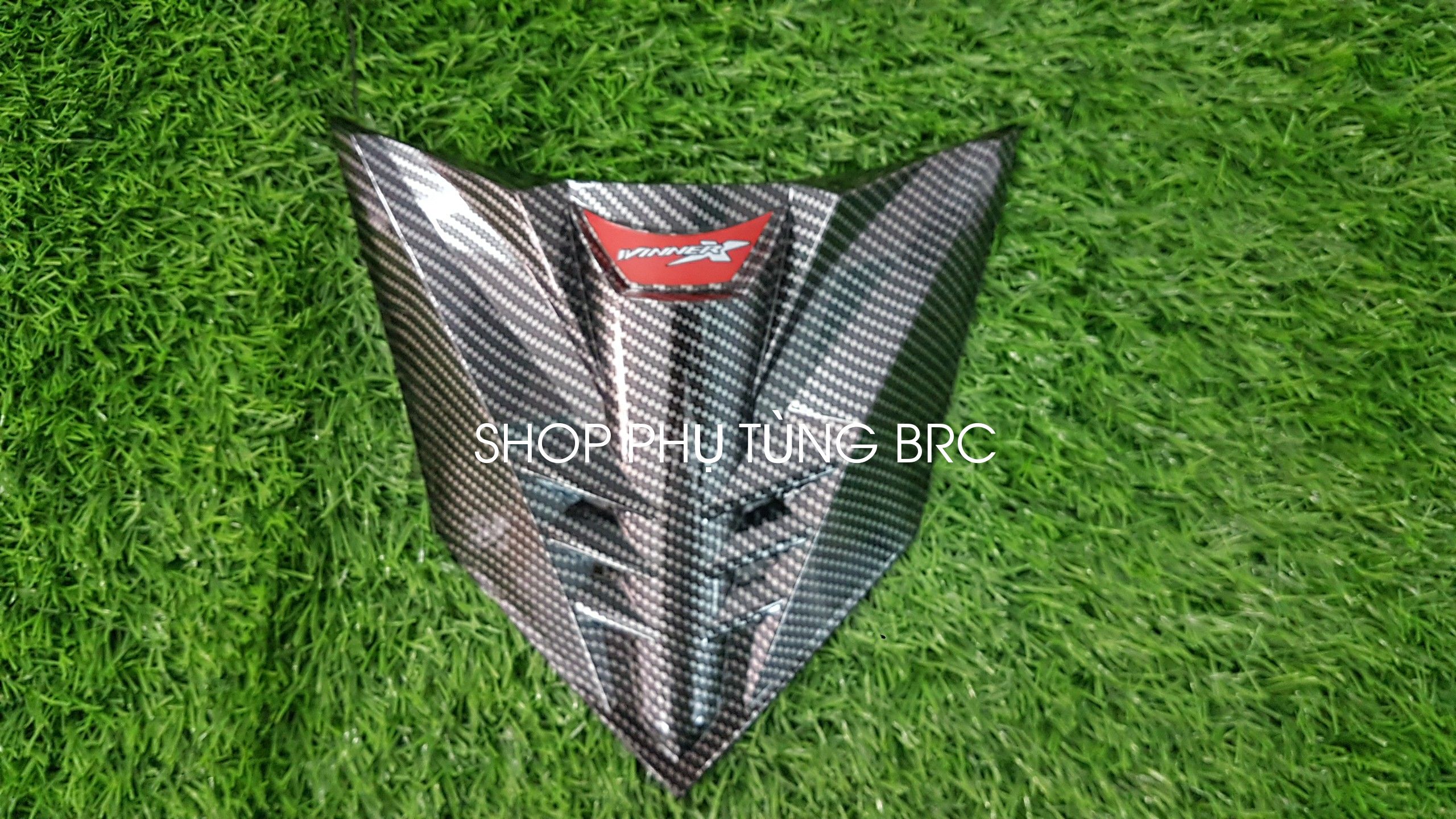 Ốp mặt nạ tem đỏ phủ cacbon xe winner x v2 2019 - 2021.