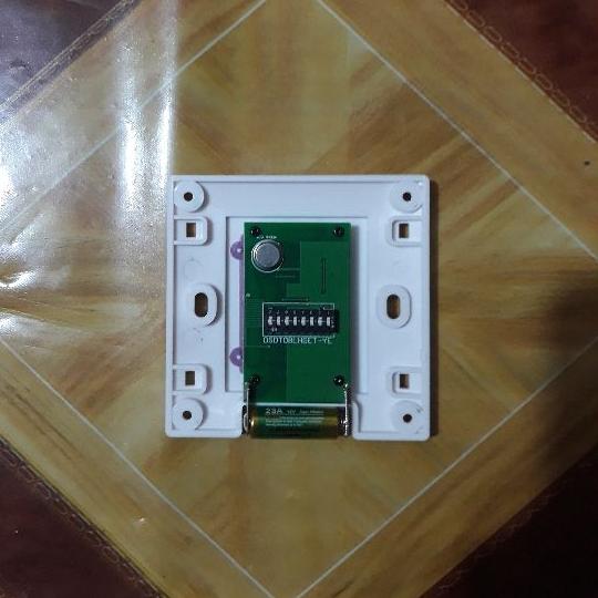Điều khiển cửa cuốn gắn tường thông minh MÃ HỌC 433 mhz