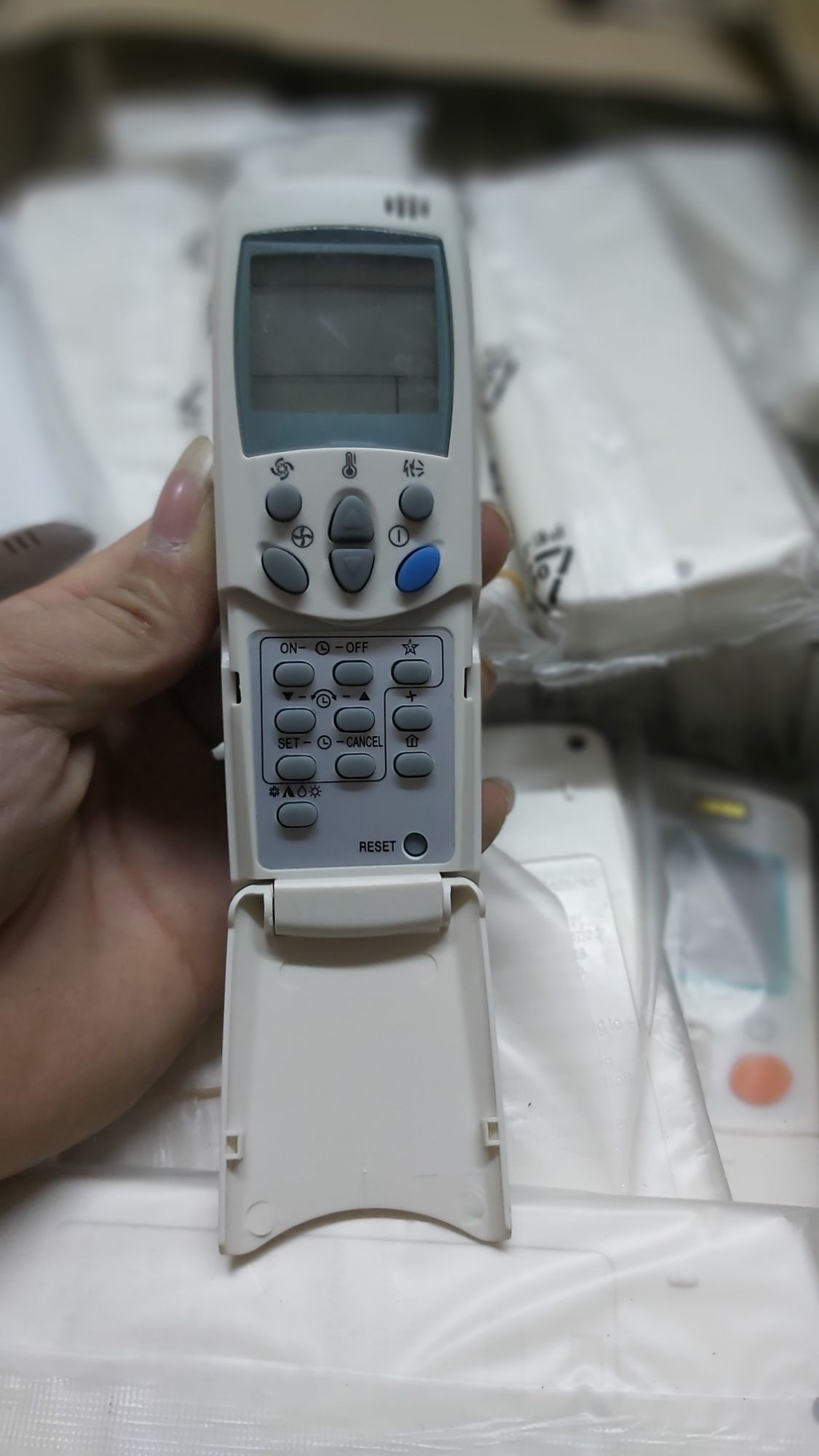 khiển điều hòa LG mở nắp 2 chiều