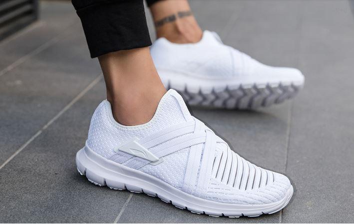 Giày thể thao Lining  mã ARHN171 (sẵn hàng màu đen)