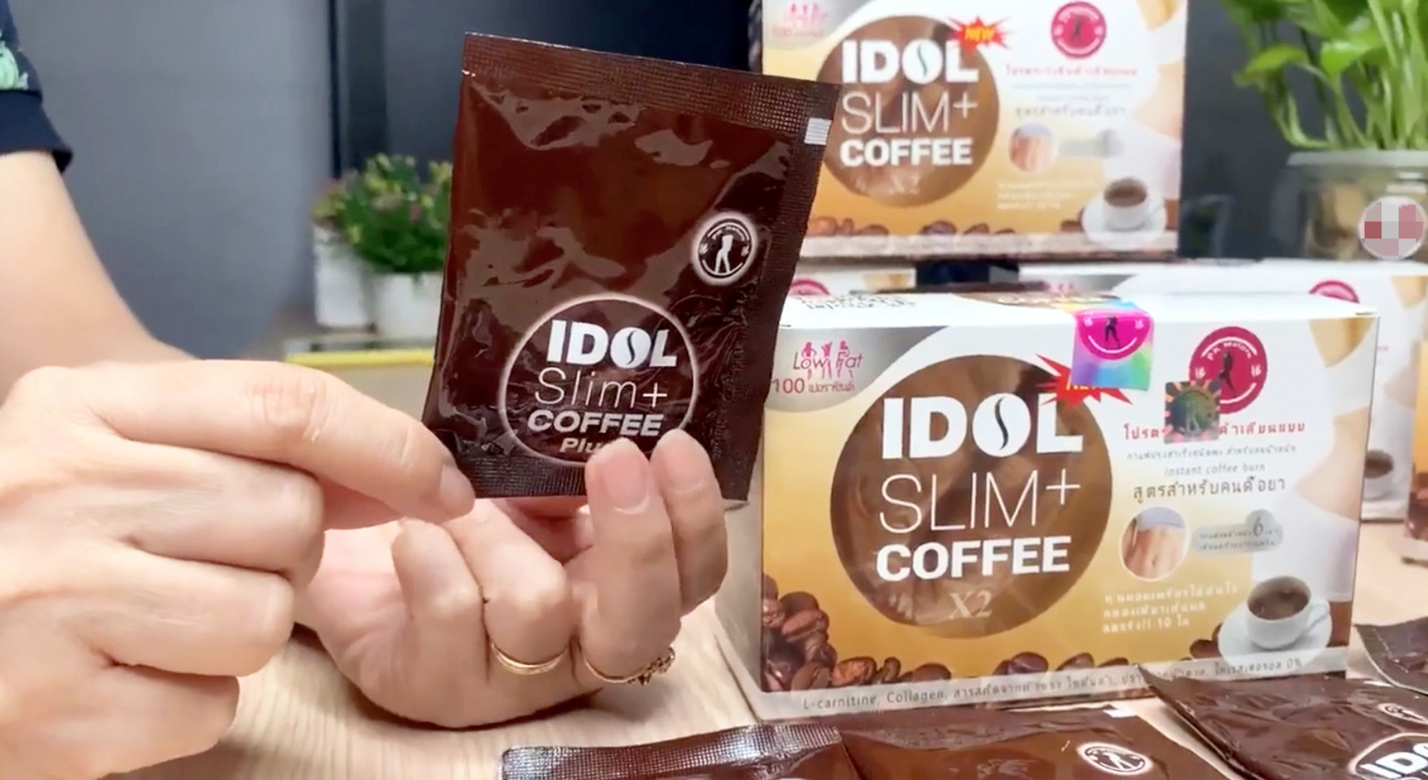 ( giá sốc )hộp 10 gói Cà phê sữa Idol Slim Coffee 3 In 1 ( tặng thêm 2 gói cà phê cũng loại )