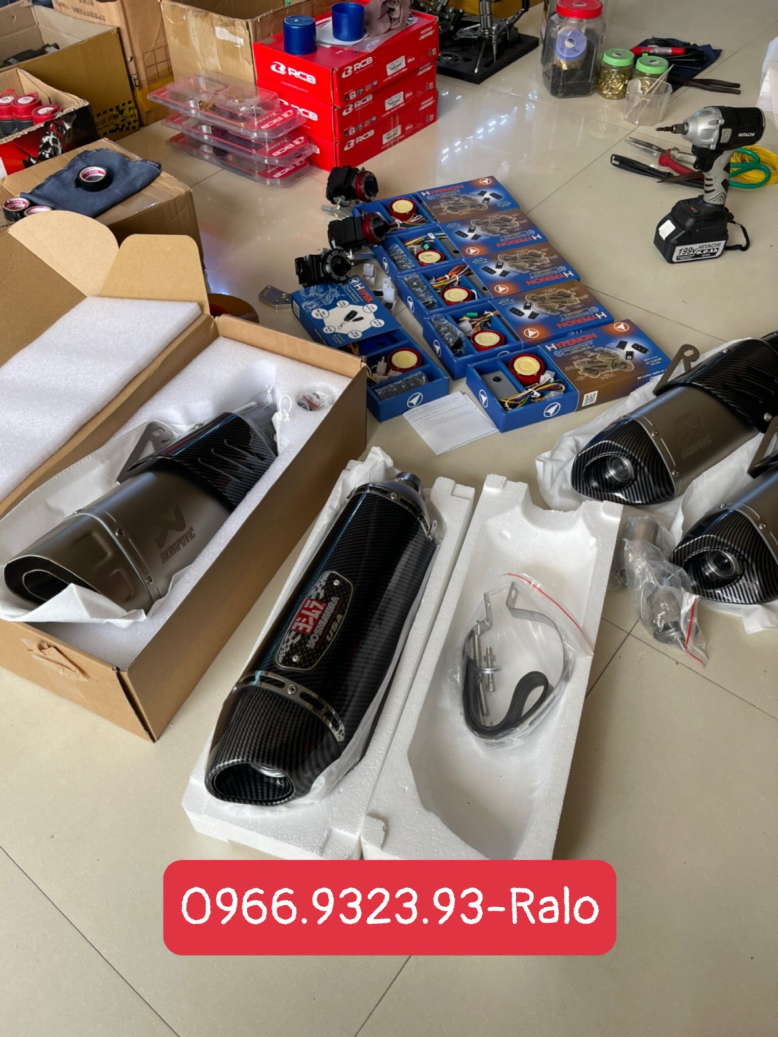 pô akrapovic r1 tem khắc