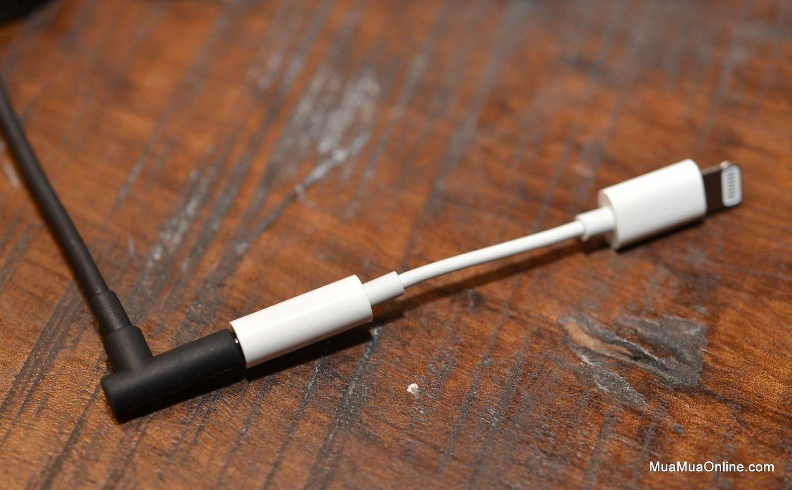 Adapter Chuyển Tai Nghe Iphone Từ Cổng Lightning Ra Jack 3.5mm