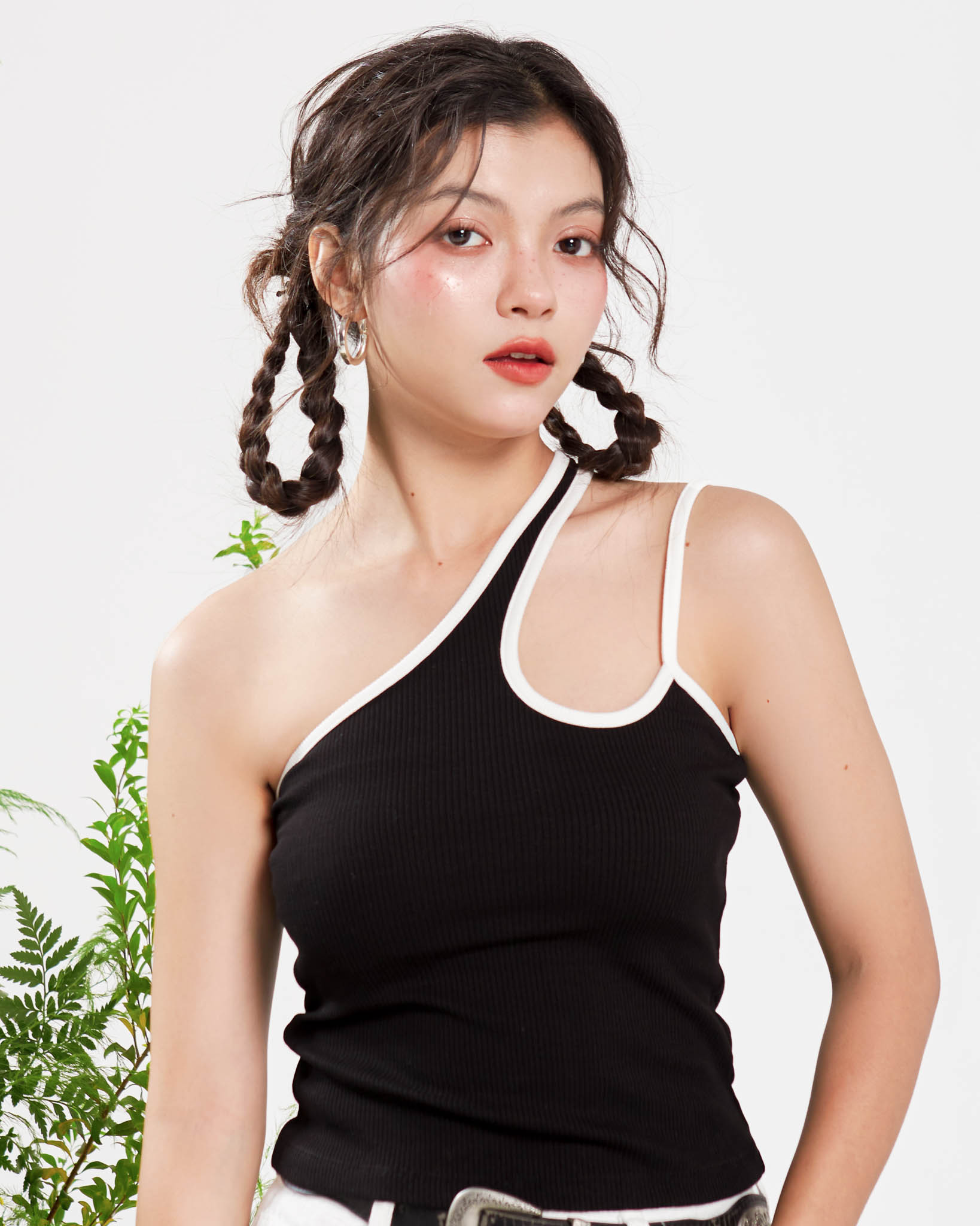 DOTTIE - Áo thun kiểu cut out - Đen- T0801