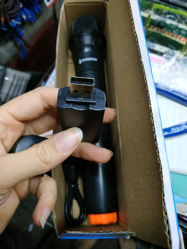 Mic Hát Không Dây- K053- 1 cái