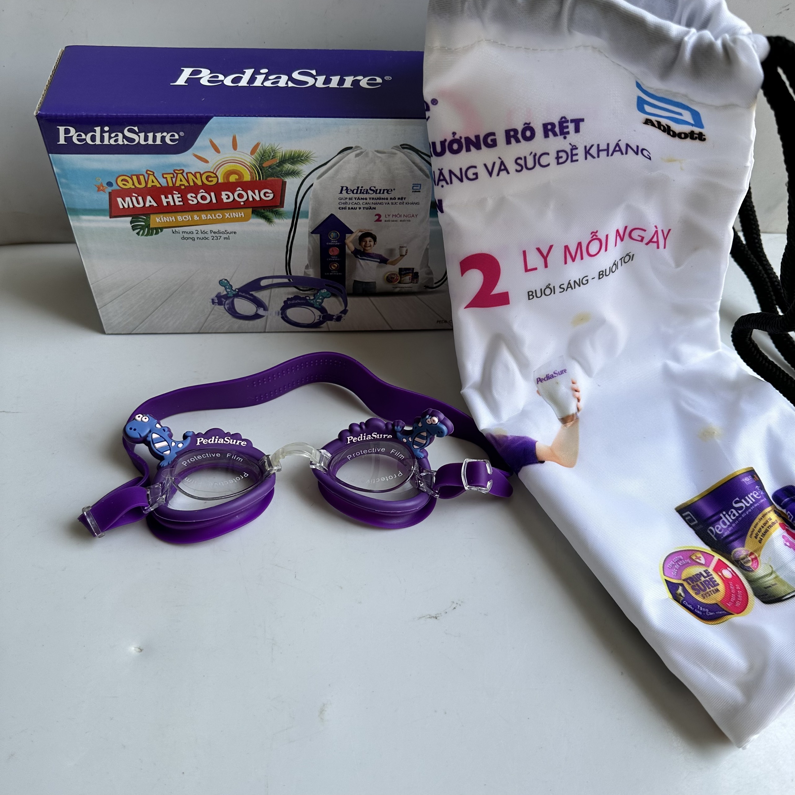 Kính bơi cho bé giá rẻ (quà tặng từ sữa Milo), Pediasure