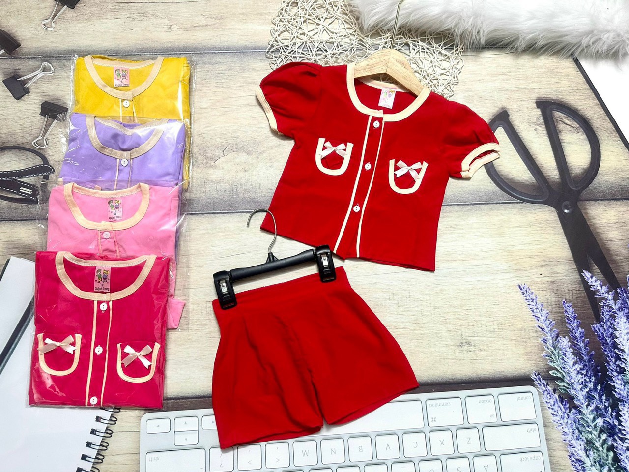 Bộ Lụa Tay Phồng Cổ Tim Bé (6-18kg) ( giao màu ngẫu nhiên)