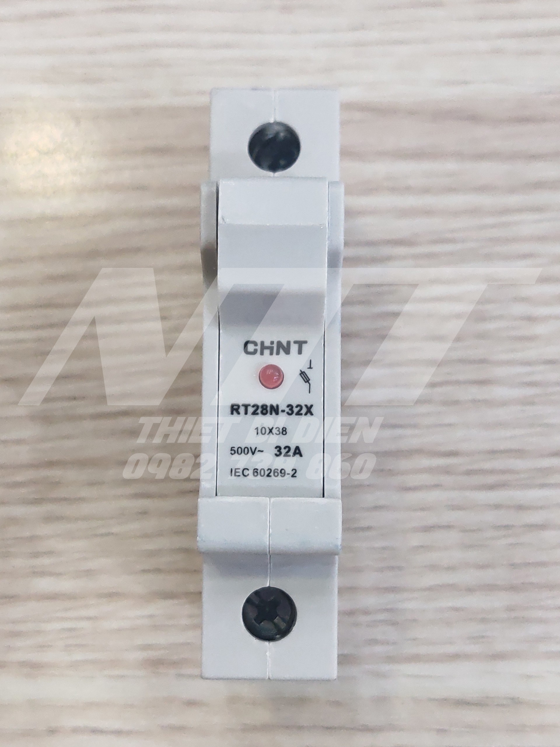 Đế cầu chì và cầu chì sứ RT28 Chint