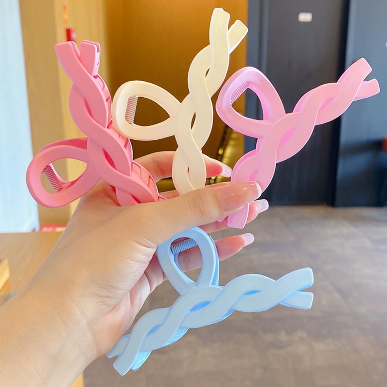 GẤ TÓC XOẮN MÀU PASTEL THANH LỊCH
