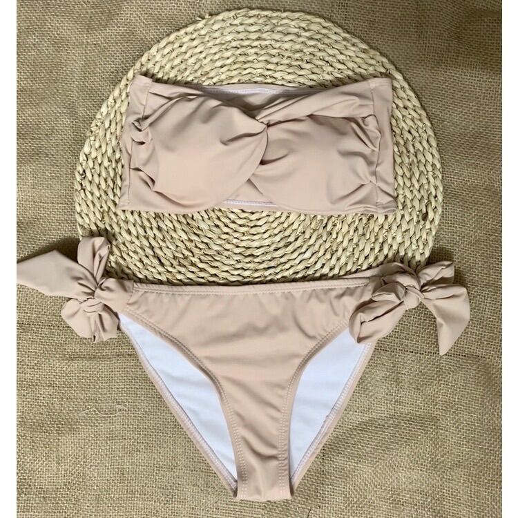 Bikini 2 mảnh xoắn ngực tôn dáng siêu đẹp.