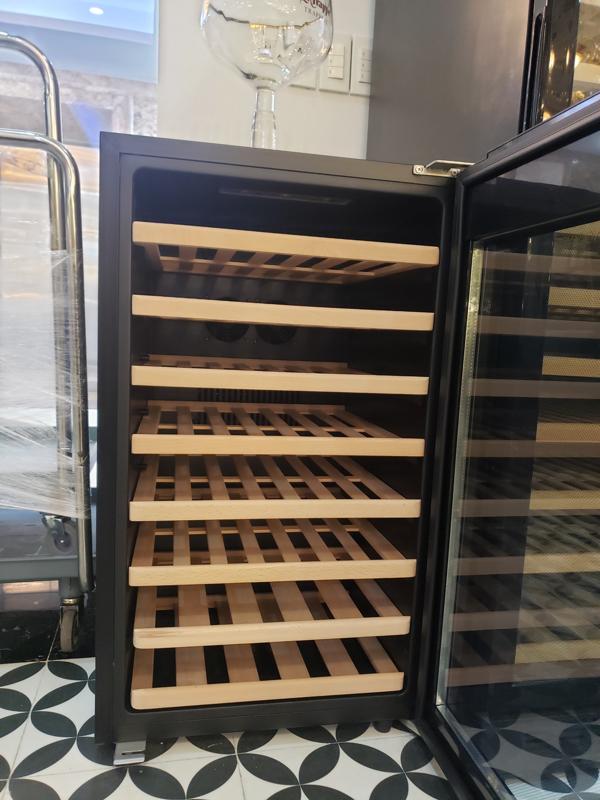 Tủ bảo quản vang 52 chai Vinocave CWC-120A
