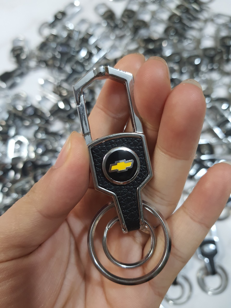 Xả kho 1 chiếc móc khoá - móc treo chìa khoá có logo hãng xe