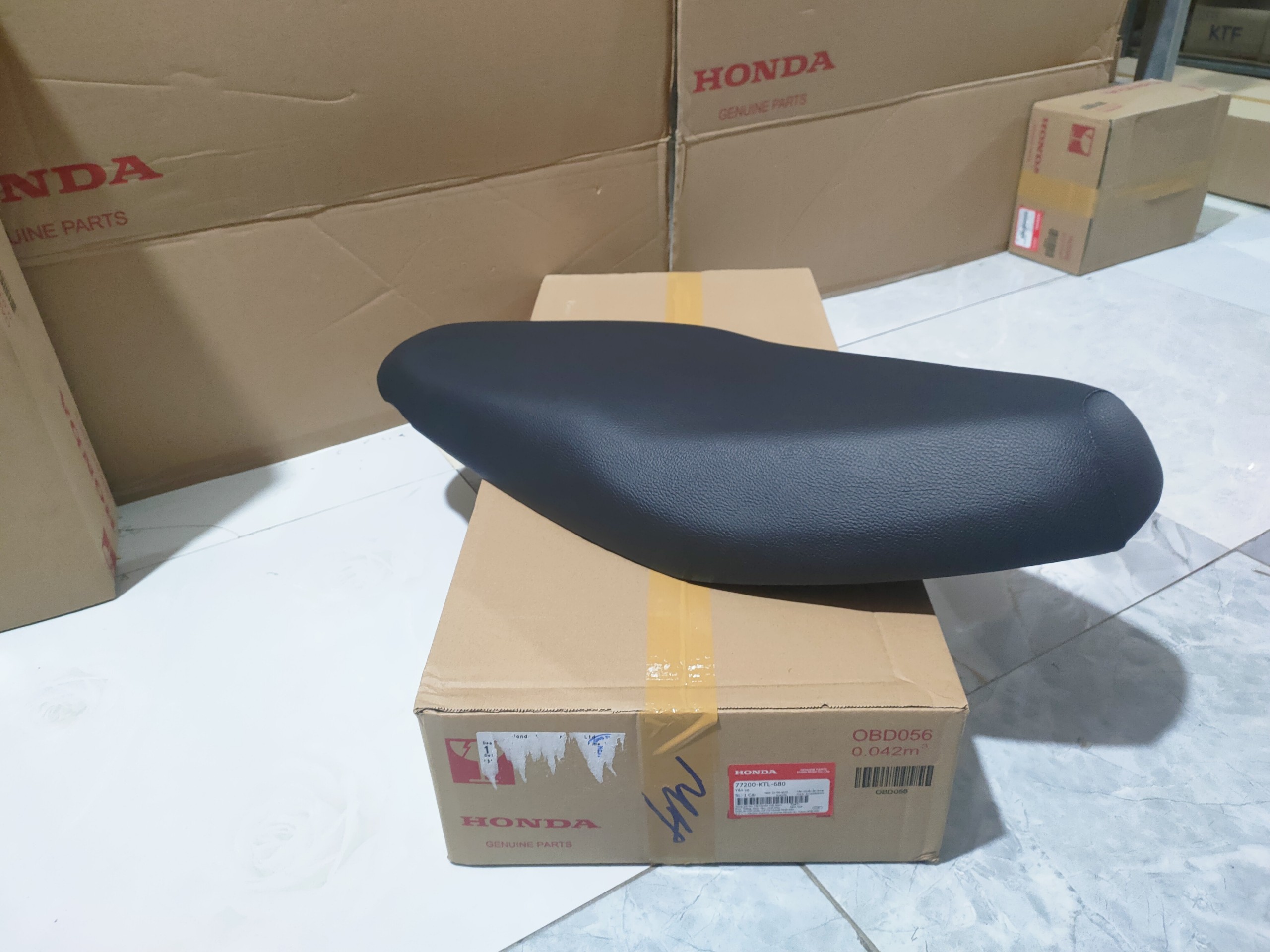 Yên xe Wave A 100 đời 2008 - 2011 ( 77200KTL680)