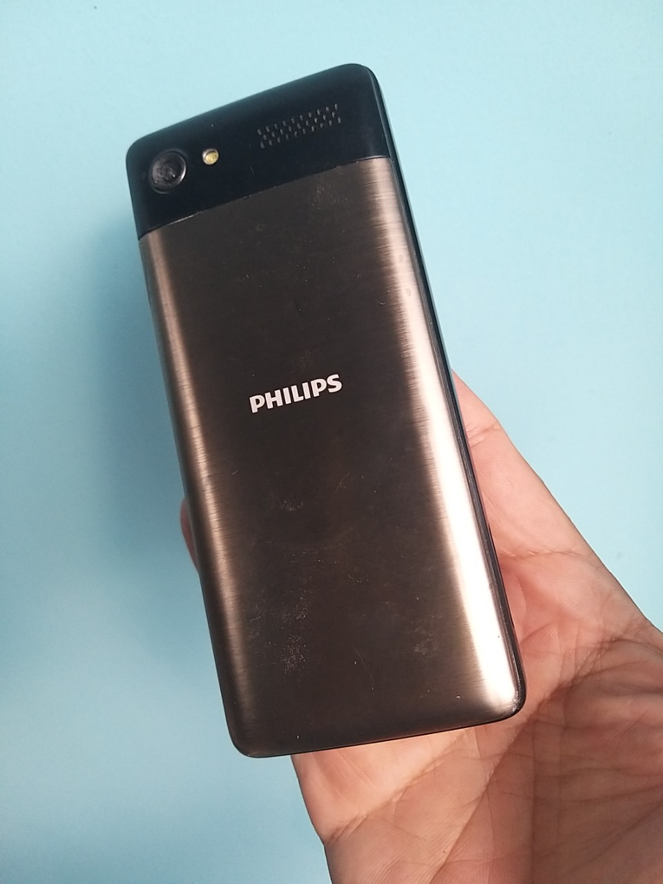 Điện thoại Philips E570