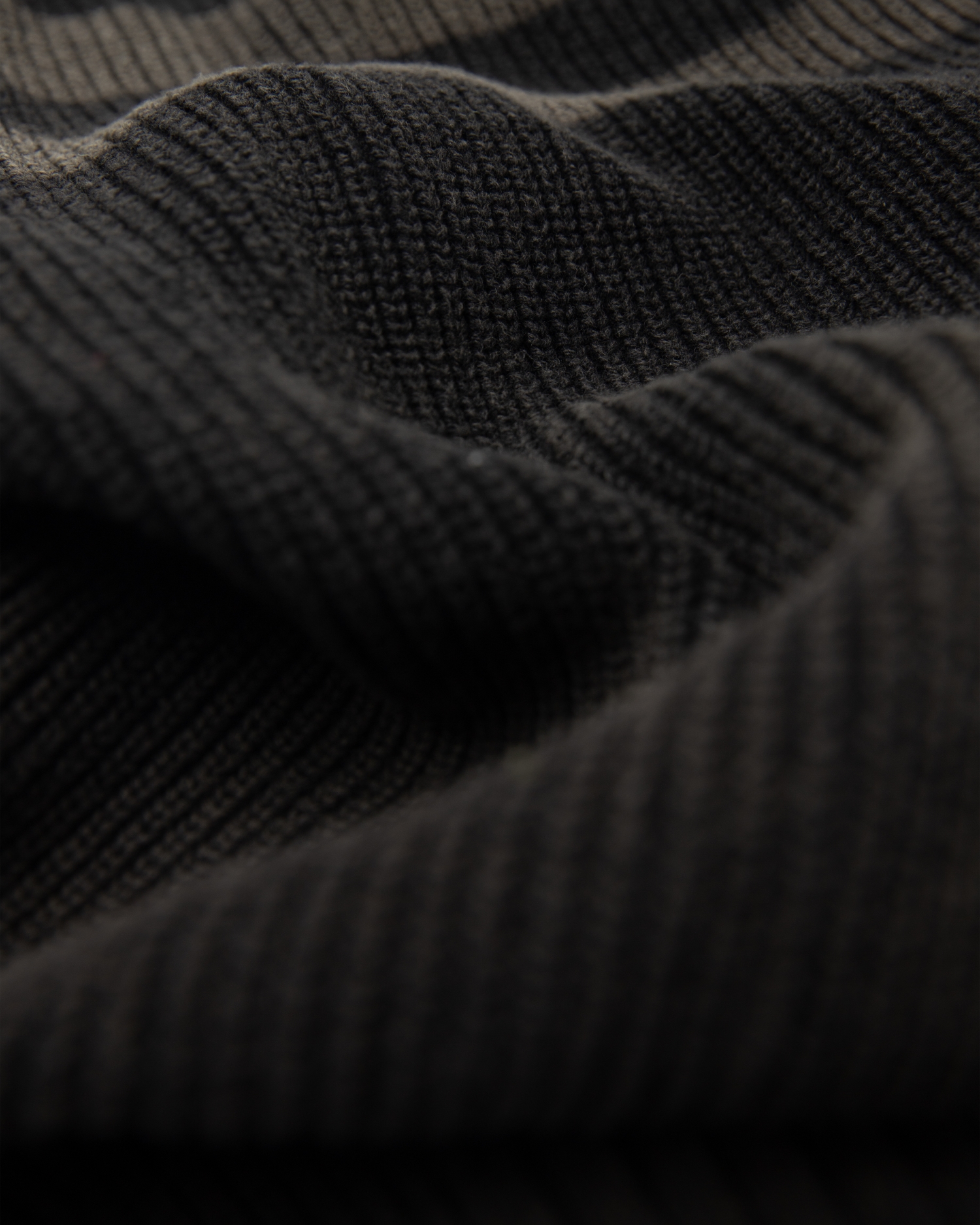 LOGO WASHED BLACK KNIT SWEATER