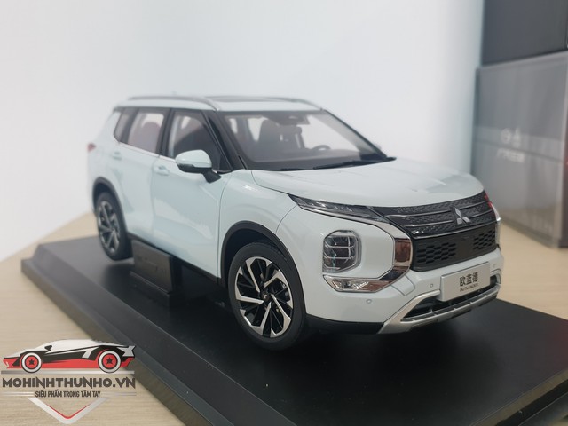 [HCM]Xe mô hình Mitsubishi Outlander 2023 tỉ lệ 1:18