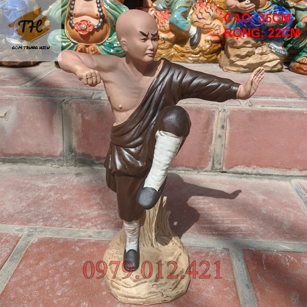 Tượng La Hán tập võ gốm Bát Tràng