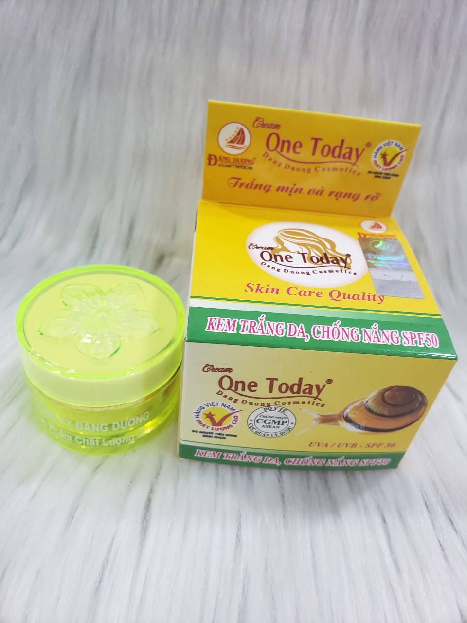 Kem One Today trắng da chống nắng SPF50  9gr